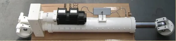 Vérin électrique avec servomoteur pour une plateforme hexapode