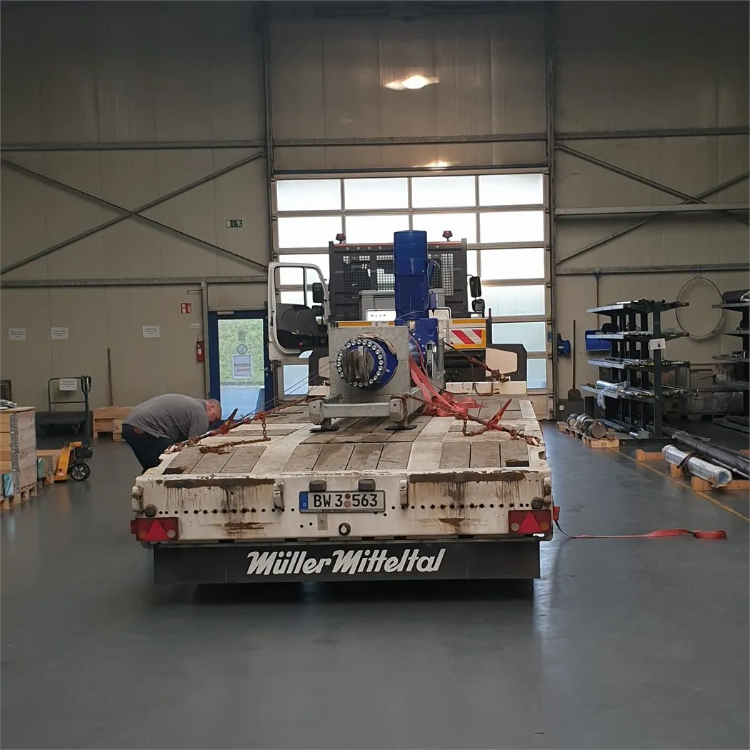 Hydraulic steel structures: application image 1 with electric actuator
