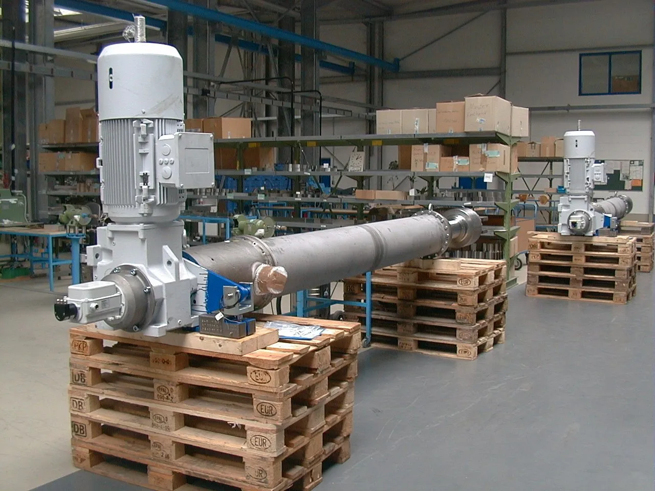 Hydraulic steel structures: application image 3 with electric actuator