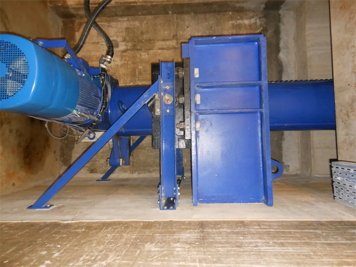 Hydraulic steel structures: application image 9 with electric actuator