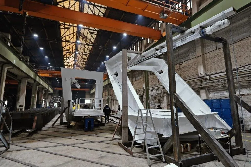 Hydraulic steel structures: application image 11 with electric actuator