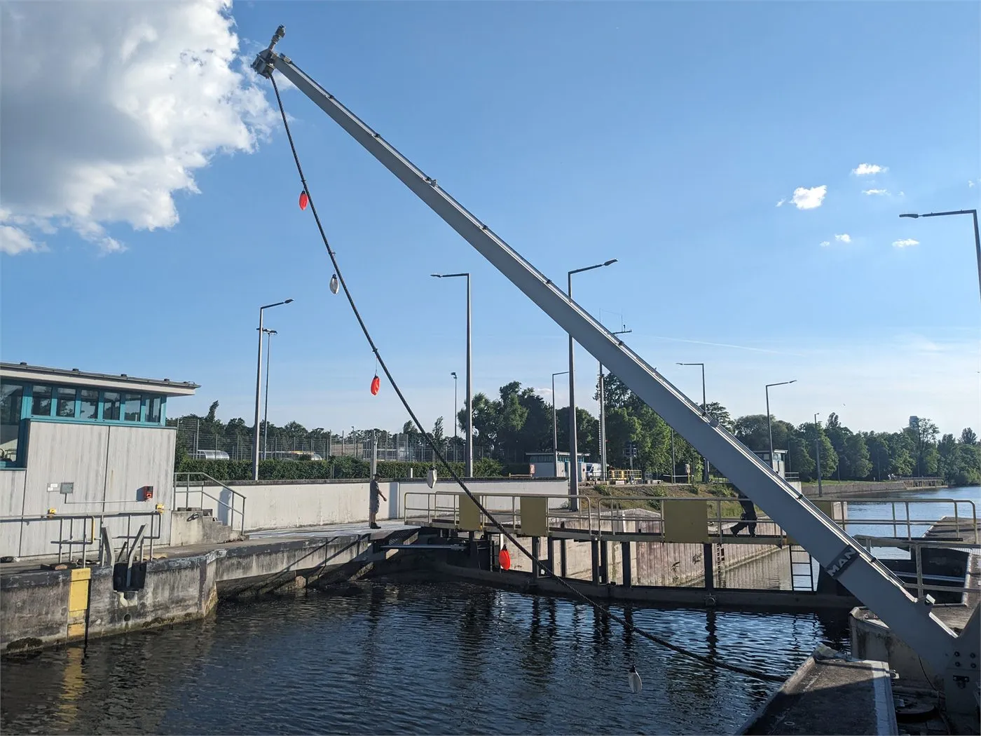 Hydraulic steel structures: application image 16 with electric actuator